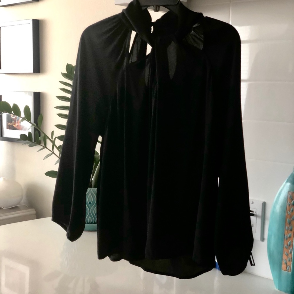 Twist neck top